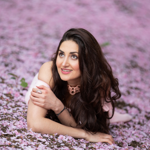 kaleidoscope_f's profile picture. My name is Liz and my account is about Creativity, Love and Travel. I’m a Fire Walker, Skydiver, Entrepreneur, Photographer and Graphic Designer.