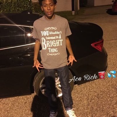 de_larrian's profile picture. W.E.S.R https://t.co/G4EBqLkNgP.SLEEP.REPEAT