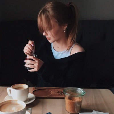 elinasavaa's profile picture.