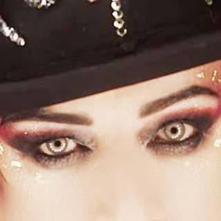 @BoyGeorge 別垢 ん十年散々浮気して10連休中にふと彼のツイを覗いたらアートな感性にknock down 地味に応援したい