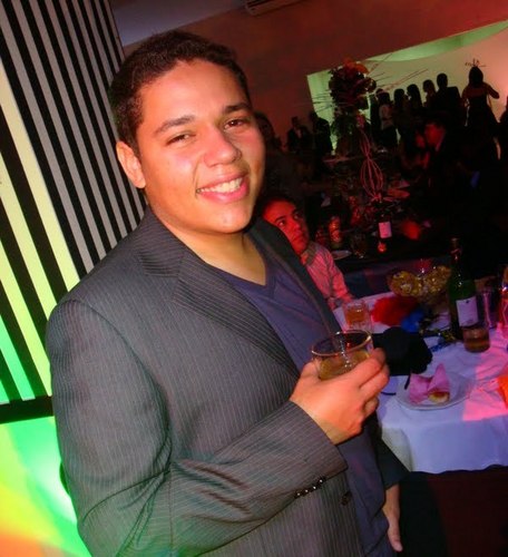 Tenho 23 anos, Paraíbano de Patos, Consultor Tim Empresarial e Flamenguista de coração !
