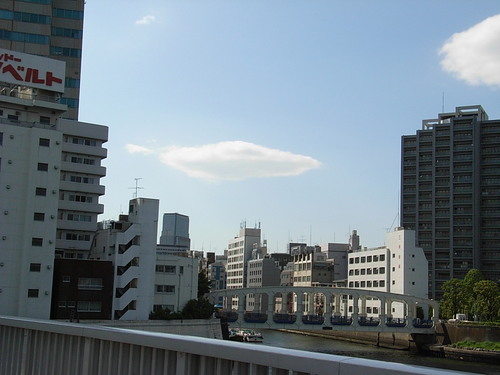 普段は調剤薬局で薬剤師をしている江戸っ子です。演劇は観る側から演じる側へなんて何かのキャッチフレーズそのものになっています。たくさん見て、感じて、食べて（笑）そして演じたい。お知り合いの方は名のってフォローして！ペンネームじゃわからないよー。お願いします。
