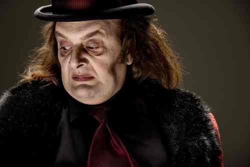 MrHidelberg's profile picture. Hidelberg es el multimillonario propietario de “Industrias Hidelberg”, con más de un centenar de filiales por todo el mundo.