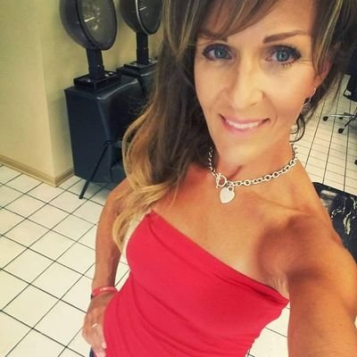 Cosmetologist 🌷 Chicago / Orlando Beauty Maker, Human Rights Advocate ,
🏈 Football Mom
