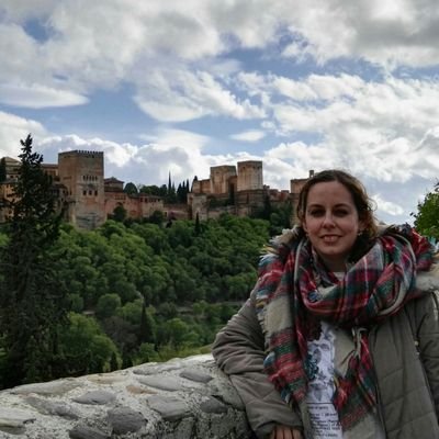 Profe de Lengua, pero me licencié en Comunicación Audiovisual. #periodista, fui Social Media Manager. «Friki». Mucho. De muchas cosas. Cultura a bocanadas.