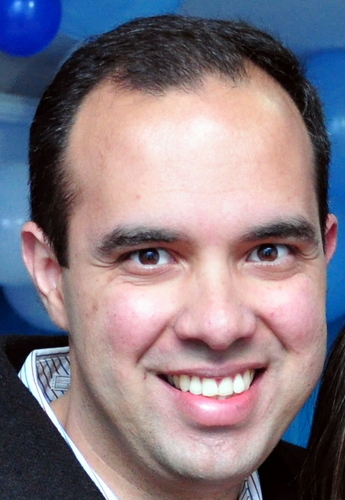 Pastor Videira- Igreja em células - Curitiba-PR. Esposo da Pra Gabriella e pai de Natan e Elisa