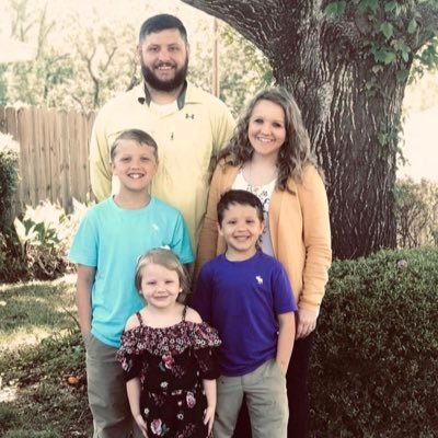 Tarleton & Burnet alum | Assistant Head Football Coach @ Lampasas ISD | Proud Father & Husband | Passionate Foodie | TikTok's Coach Kuhn Eats