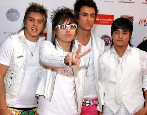 RestartNoTTs's profile picture. Criado pra ajudar a @RockRestart estar sempre nos tt's MUNDIAIS,e pra mostrar pra todos que NINGUEM pode com a #FamiliaRESTART.Since: 16/09/10