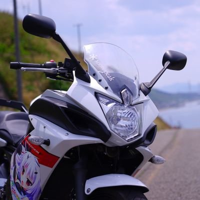 バイクに乗ったりキャンプしたりするのが生きがいの電気工事士の仕事をしつつPだったり提督だったりするオタク。 
バイク:ミリシタ Sherry'n Cherry(馬場このみ,百瀬莉緒)仕様 ヤマハ XJ6 Diversion F('11)
クルマ:三菱 コルト RALLIART Version-R('10)