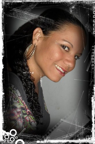 bom, sou divertida, ecletica ate d++++... gosto de novas amizades tbm!!