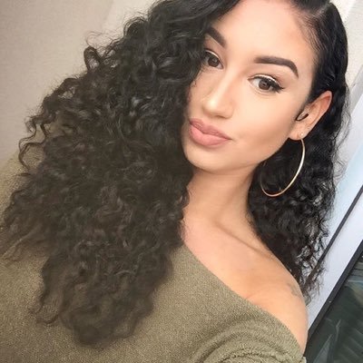 CarolePraud's profile picture. C’est un peu difficile de parler de soit mais je suis une personne sympa sérieuse sincère et franche