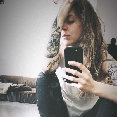 Illustrator & tattoo artist. Black is my color, but the future is green 🌱