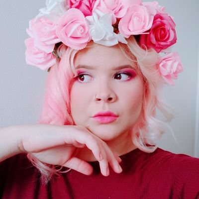 MeriGrillet's profile picture. Me encanta escribir📒✒️
🌺Aprendiendo Belly dance
🌊 Soy hija del océano🌞🐚
🎨 Artista de corazón ❤
🎤 Cantar es mi pasión