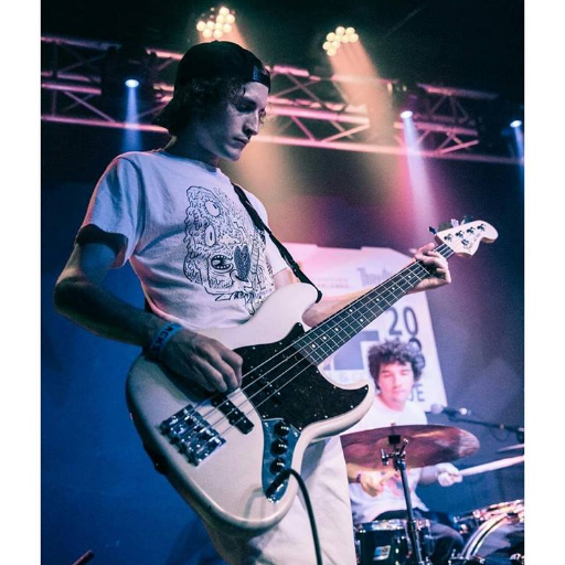 JeremyCzompi's profile picture. Band: https://t.co/xeeIXZSKO4
Comics: https://t.co/5HSQg7nOBB