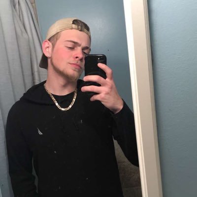 AdrenVii's profile picture. 