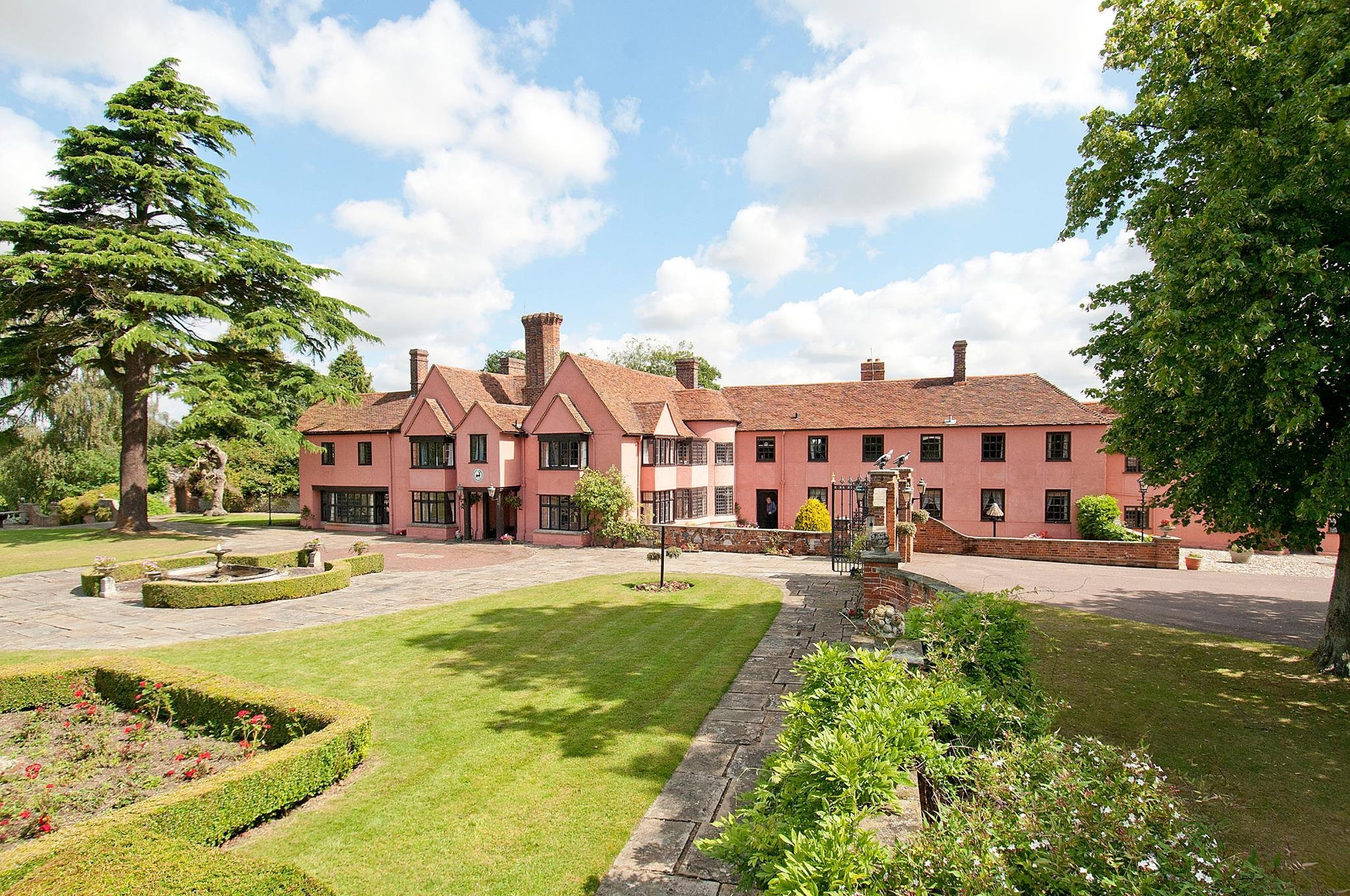 Described as “The Jewel of Essex” Steeped in history and romance Little Easton Manor, offers a unique opportunity to choose the wedding you really deserve.