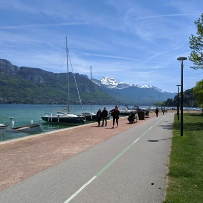 Joies & peines des déplacements du quotidien à vélo à Annecy (plus vraiment là, pas encore vraiment sur @annecyavelo@piaille.fr)