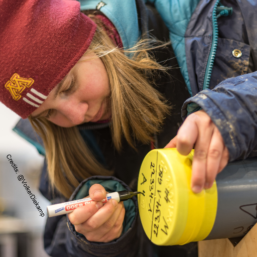 Arctic #permafrost postdoc @thawsome_VU & @VU_EarthScience | passionate about ice, mud & oceans | @IRTG_ArcTrain & @marum_de alumna | views my own | (she/her)