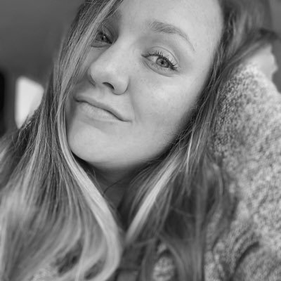 Laurennnicole25's profile picture. when you fall asleep tonight just remember that we lay under the same stars