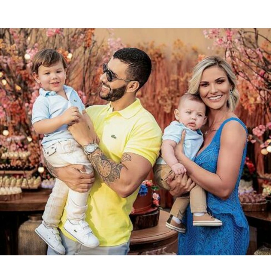 @gusttavo_lima 💙 Existe algo em vc q me encanta, q me leva a ver o mundo de outra maneira...dono de todo meu amor❣👻Moorenaadogl 📸Insta apegogl_