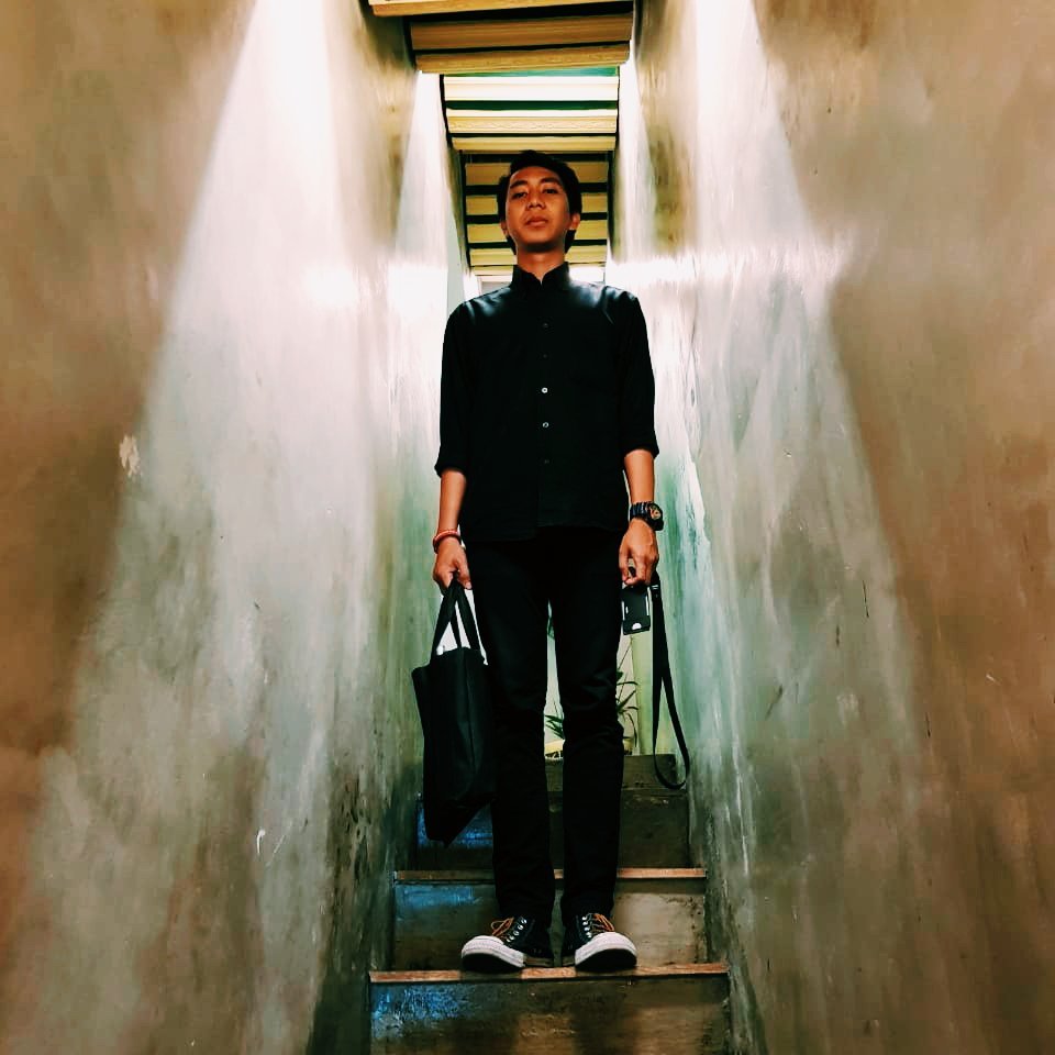 Ectomorph | Radio announcer | Culture Enthusiast