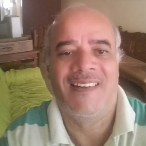 Tecnólogo,Cristão Adventista,Conservador de direita, anti-esquerda. que gosta de animais.