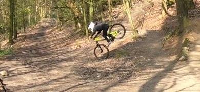 Downhill MTB, snowboarder, motorcyclist, trainee pilot, rubbish surfer, guitarist, bassist... amongst other things. I love nature and the outdoors! Catholic ✝️
