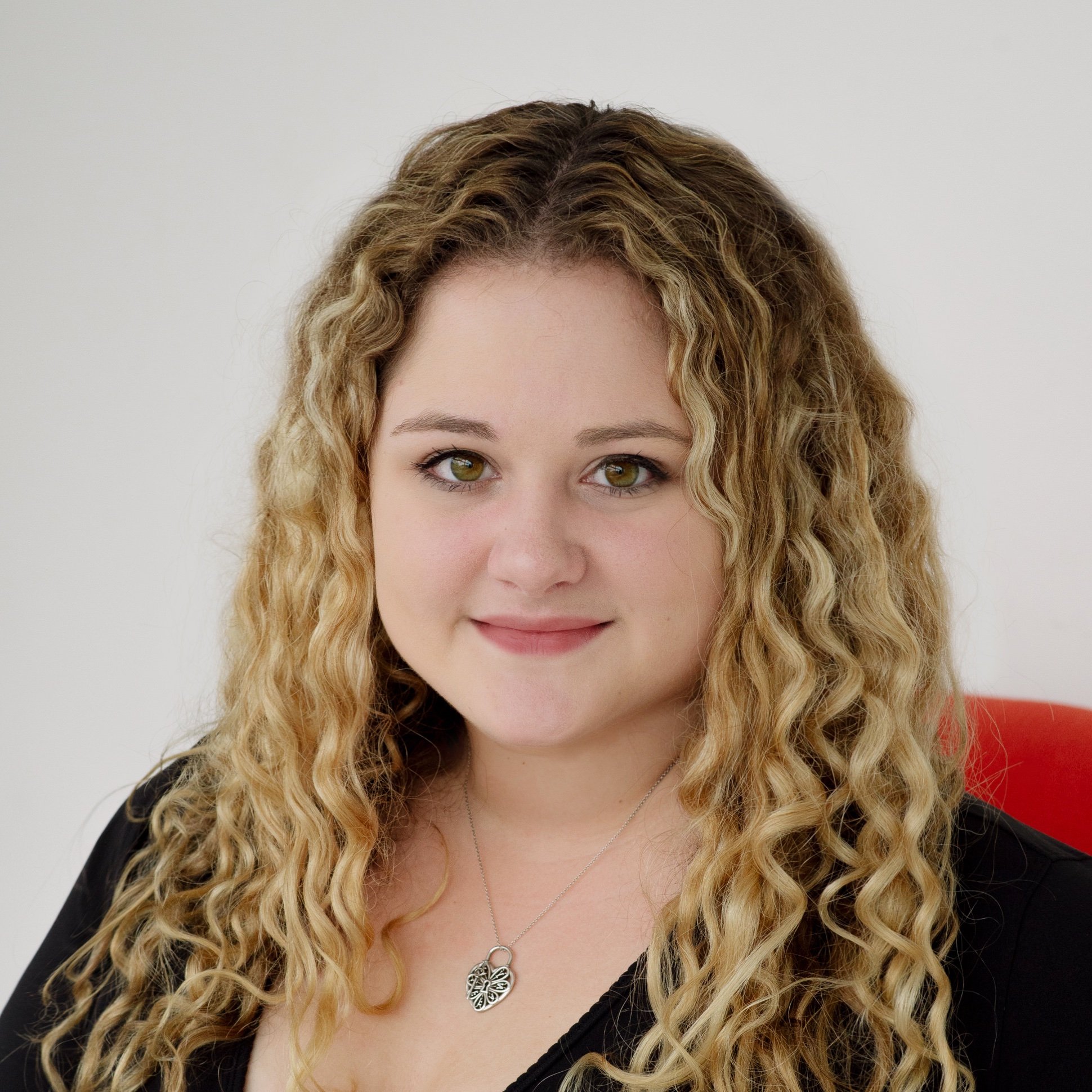 ocad u graduate | freelance graphic designer | branding & UI design | crazy dog lady | lover of beautiful things