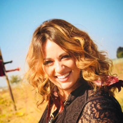 jennbiagio's profile picture. ✨momma of three ✨ teacher of many ✨ disco queen #improvementmodel #fighton Proverbs 31:25✝