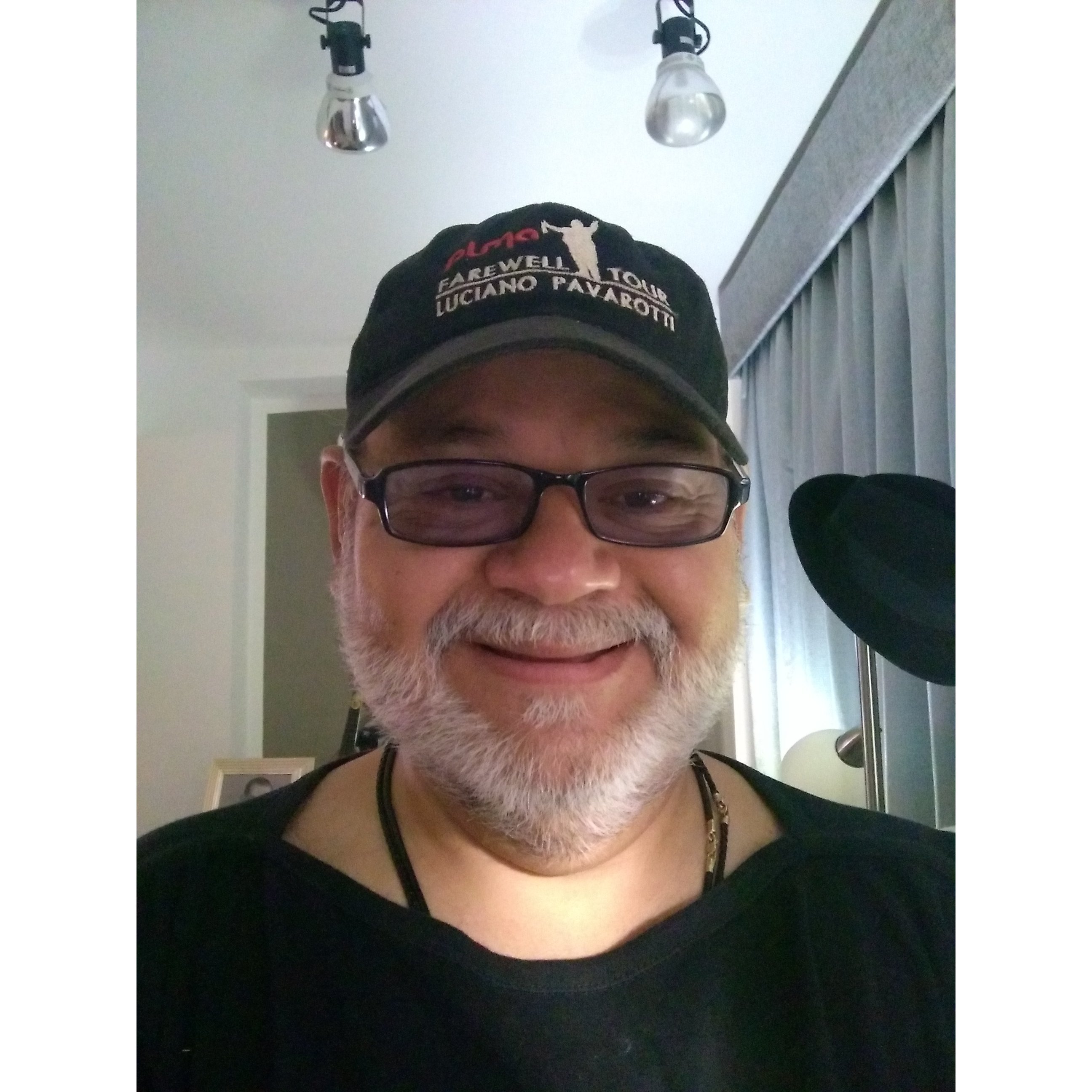 Tenor lírico, egresado Academia de Artes vocales (AVA) Filadelfia, USA. Profesor de técnica vocal, CCS.Vzla. Cristiano, Demócrata, Luchador por una Vzla libre.