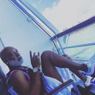 papii305's profile picture. 