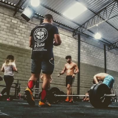 Christian;
Dad;
Software Engineer at ACT Digital | moderna;
Crossfit Athlete;
Weightlifter;
Gamer.
O propósito vem bem antes dos recursos.