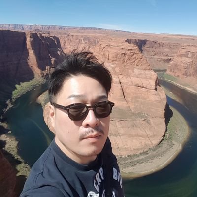 Korean, Smart Signage, lomographer, man without thyroid gland.露天風呂大好き