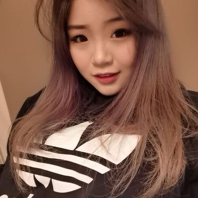 carmenxjia's profile picture. Jolly Vivacious ❅ instagram: @cartjw