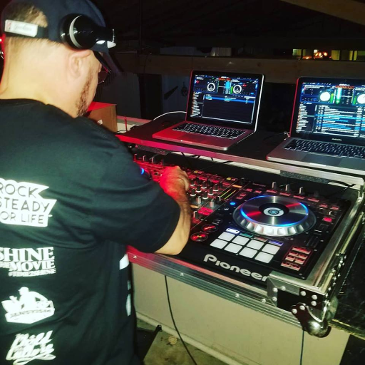 DJEddieEd's profile picture. Girl I house you