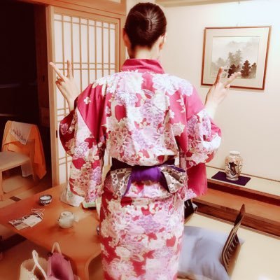 女性専用美容鍼灸Salon Sous le ciel 【スゥ・ルシエル】 🌈ラルク好きのW会員のLIVE好き🌈 元バンギャな鍼灸師。 フォロー大歓迎\(◡̈)/ ご予約はリンクのHOT PEPPER Beautyからお願いします✨ 不定休【アトリエグループ】