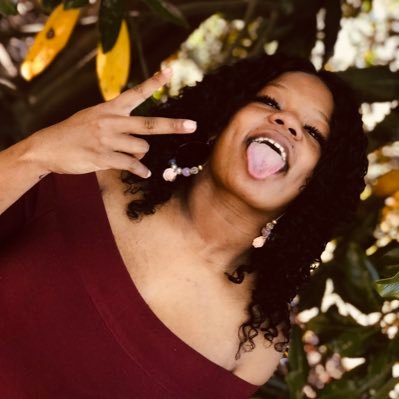 LIFE happened & here I AM. | 🤟🏾Future Engineer. 📚| Your FAVORITE Bartender 🍻| Owner & CEO of Eminence Events ✨ DM for booking 😘 |