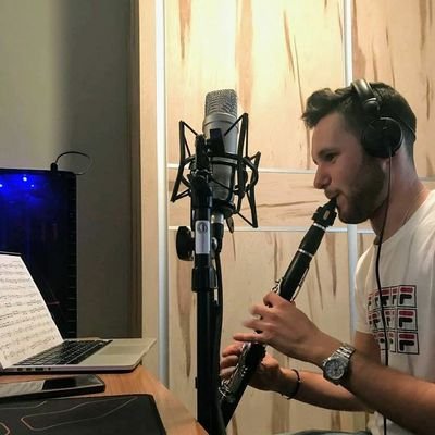 esmanues's profile picture. Graduado en Educación Primaria y Grado Profesional en Clarinete. Clarinetista de @bandaamueci.