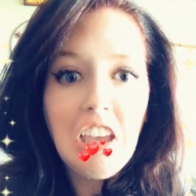 amandasmediocre's profile picture. 