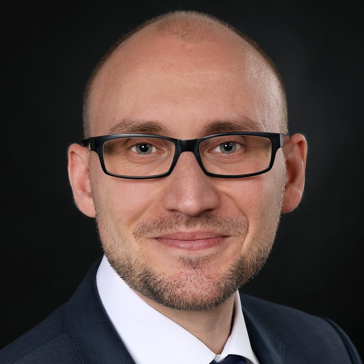 Beruflich: #DigitalInnovationTeam im BMI
Privat: Mag Games (Tabletop, Brett und alles weitere), Reisen, Musik, Open Government und Veränderung.