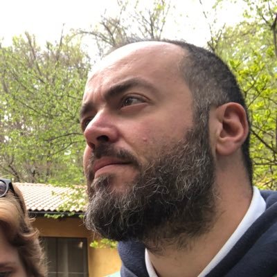 Di cosa parlo su #Twitter? società, videogiochi e tech. «1. Inserite un quarto di dollaro. 2. Evitate i Klingon». Un tempo facevo temi per Nokia symbian.
