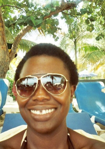 tealdawg's profile picture. An Auntie and Master's Student on Twitter!