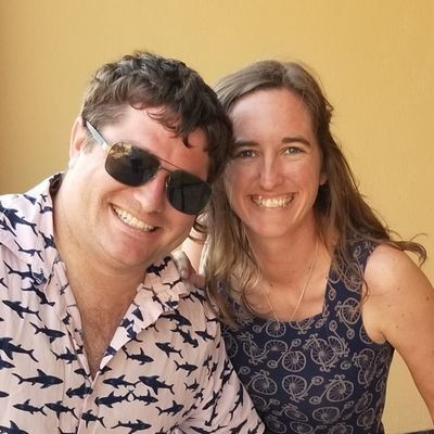 Wife of Sven. Mom of a Rooster and Da Jones. Lover of colors, bare feet, songs, savory recipes, fresh bread and sunshine. Also, Skippy is my Queen.