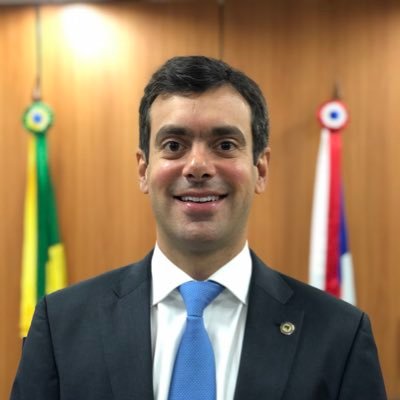 Deputado Estadual (BA), triatleta e pai de três filhos lindos.