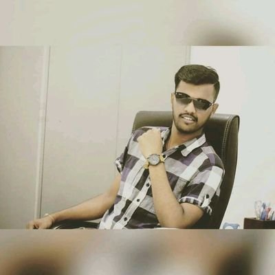 __VaibhavRaj__'s profile picture. Indian..🇮🇳
Maharashtrian..🚩
The_Engineer..💻
Let's First Get Rich Then Philosopher..!
#haqseysingle..😎