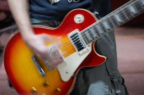 amante de la música en general,pero sobre todo rock y de la guitarra electrica en especial,be happy!!! .