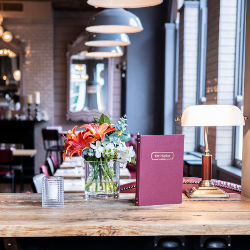 Located near Notting Hill, The Hayden features great cocktails, beers, an all day menu with steaks, lobsters & burgers as well as weekend brunch & Sunday roast.