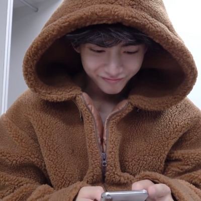 _134340lys's profile picture. 