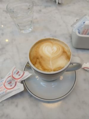 analuci64729504's profile picture. 