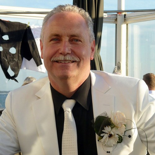 Working as a systems and network engineer at Zeeland Refinery Hobby's: Scubadiver instructor, Medical emergency respons unit member, Photography